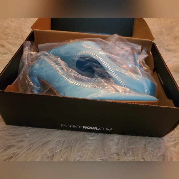 FashionNova turquoise heels - Picture 6 of 6